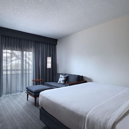 Courtyard By Marriott Dallas Richardson At Spring Valley Екстер'єр фото