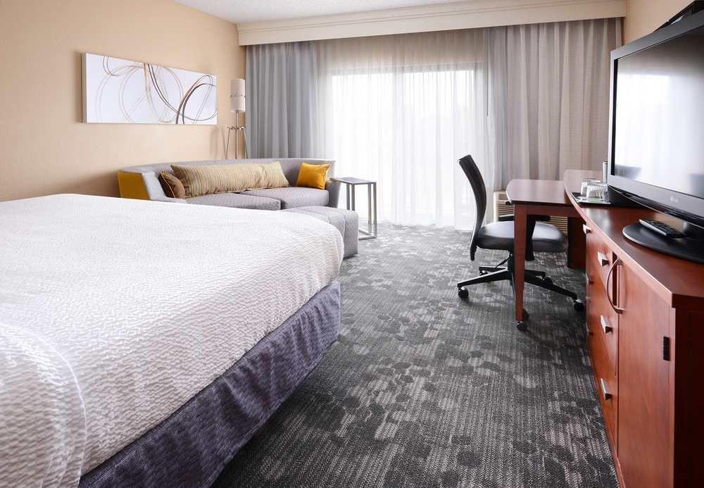 Courtyard By Marriott Dallas Richardson At Spring Valley Екстер'єр фото
