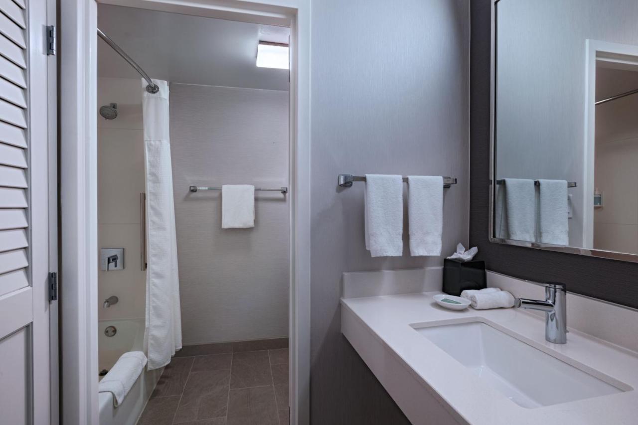 Courtyard By Marriott Dallas Richardson At Spring Valley Екстер'єр фото