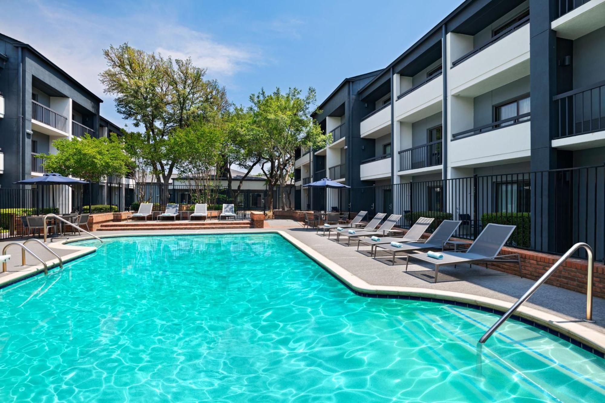 Courtyard By Marriott Dallas Richardson At Spring Valley Екстер'єр фото