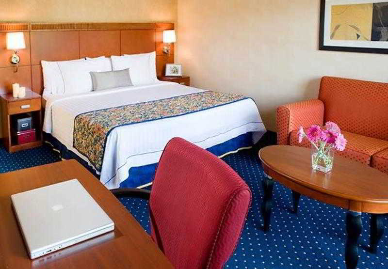Courtyard By Marriott Dallas Richardson At Spring Valley Екстер'єр фото